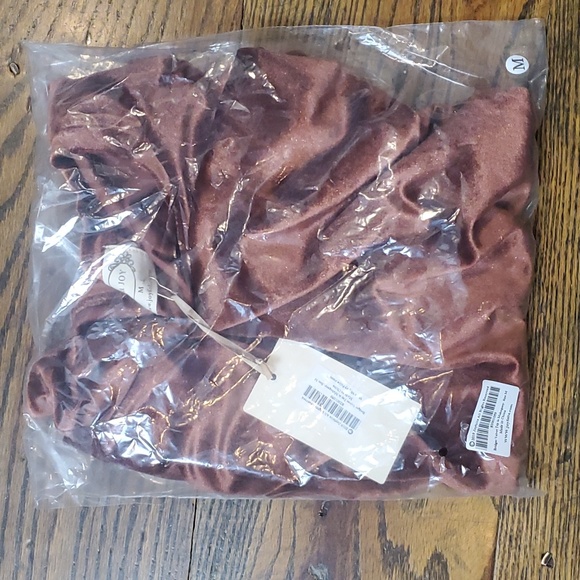 🍎2 Items/$12 Joyfolie Bridget flutter sleeve velvet top in Mahogany size Medium - Picture 10 of 10